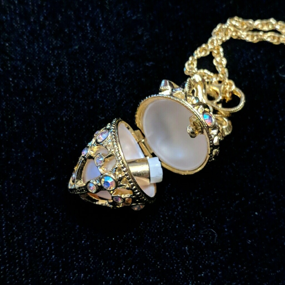 Joan Rivers Ornate Egg Locket